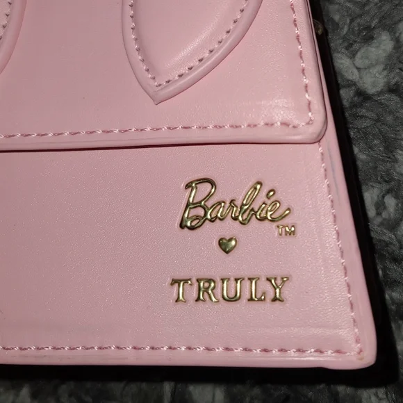 Baby pink Truly Beauty X Barbie handbag New!!! - Picture 3 of 4